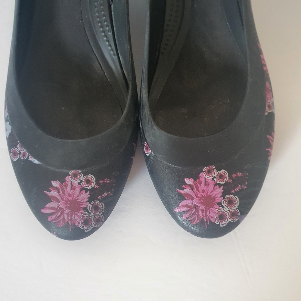 Crocs Lina Floral Wedge Pumps Black Pink Purple Flowers Womens Size 9 Slip On - Picture 7 of 8
